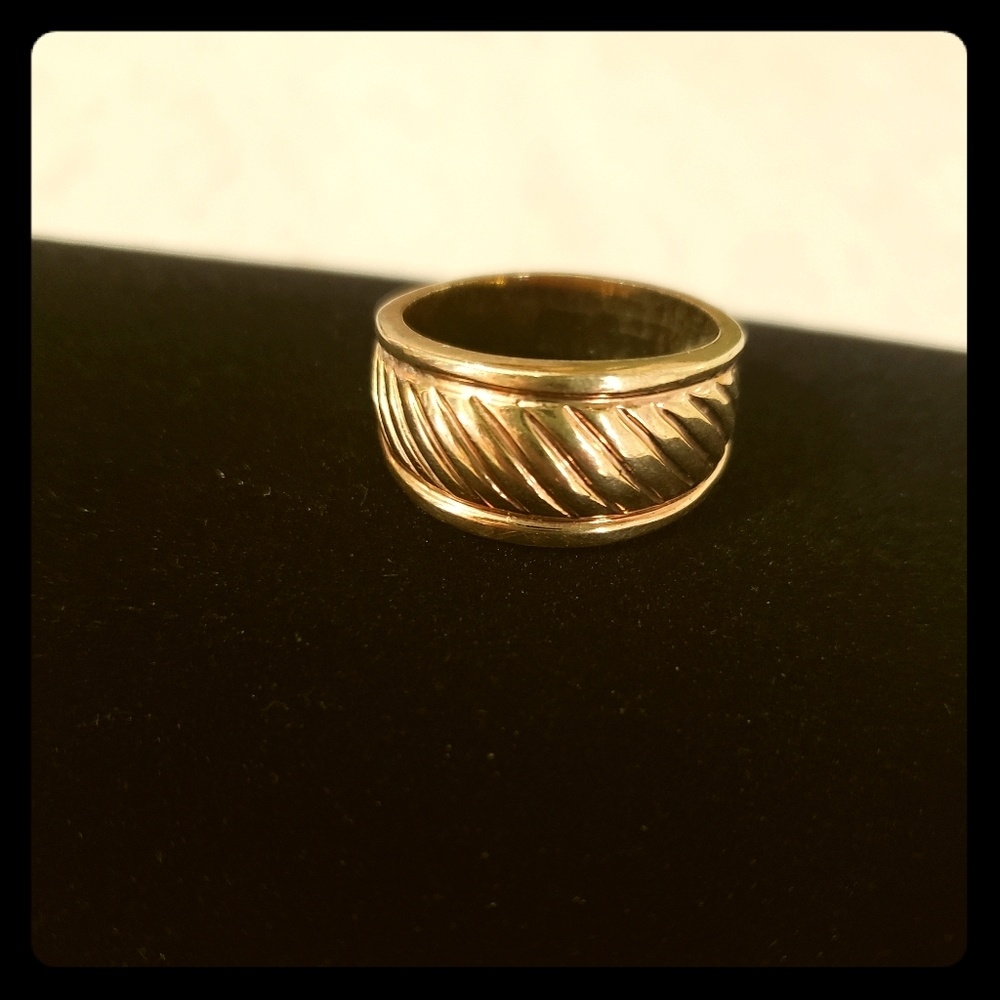 9.5 ring gold in color, unmarked